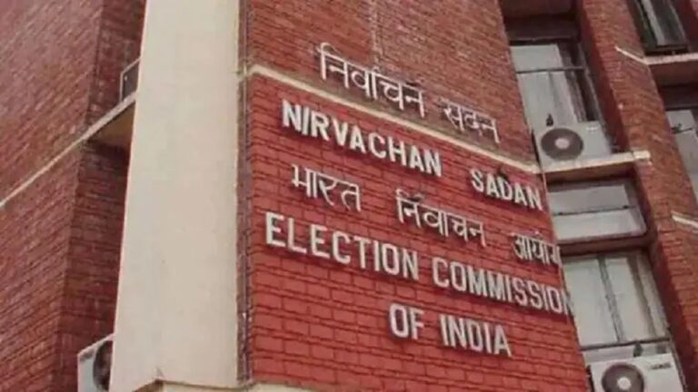 राहुल गांधी को “मूर्खों का सरदार” कहे जाने के मामले की कांग्रेस ने चुनाव आयोग से शिकायत की