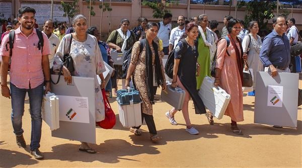 मध्य प्रदेश और छत्तीसगढ़ में आज मतदान, बैकफुट पर बीजेपी को हिंदुत्व पर भरोसा