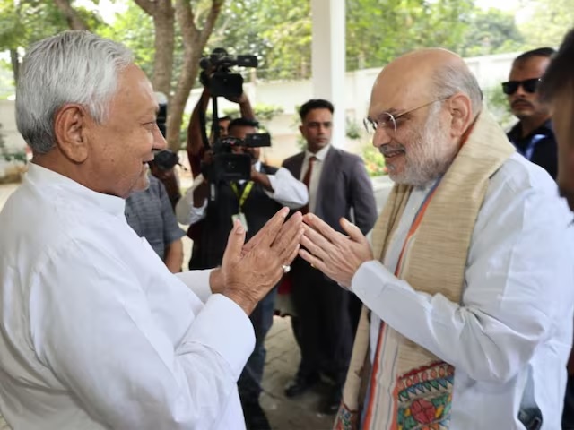 अमित शाह की ना के बाद नीतीश ने दिए चुनाव के बाद पाला बदलने के संकेत